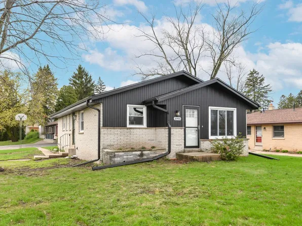 10905 West Potter ROAD, Wauwatosa, WI 53226