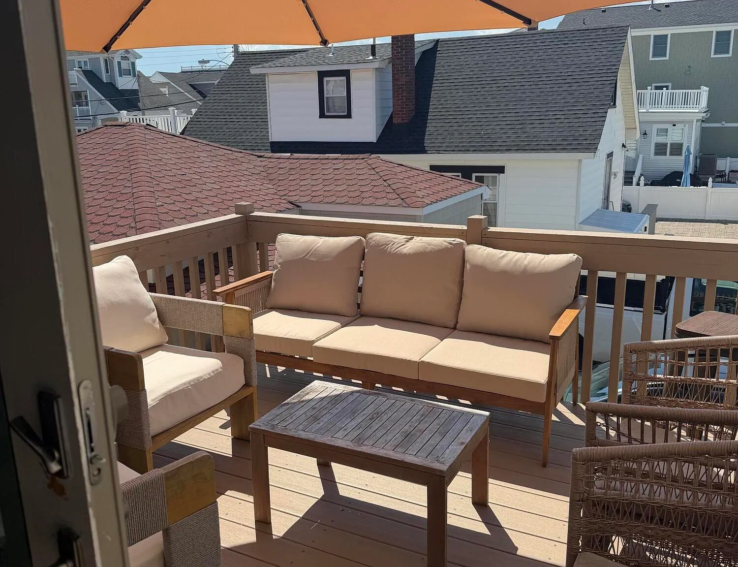 3 bed, 1048 sqft, $2,500 — Photo 1
