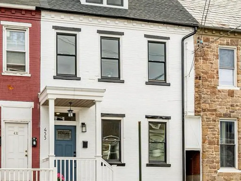 433 S Prince St — Photo 2
