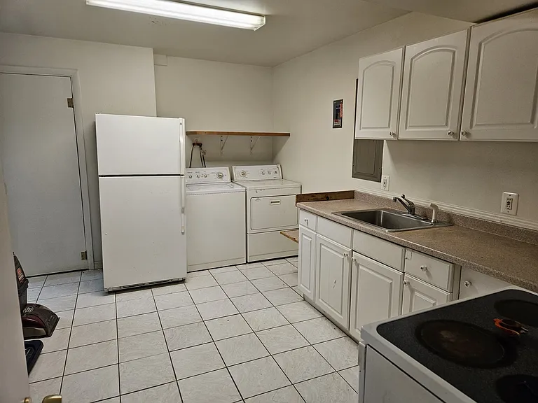 1922 Carters Grove Dr — Photo 13