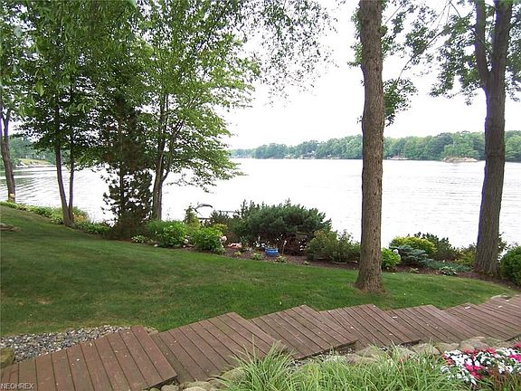 2nd image of 1550 Lake Crest Dr