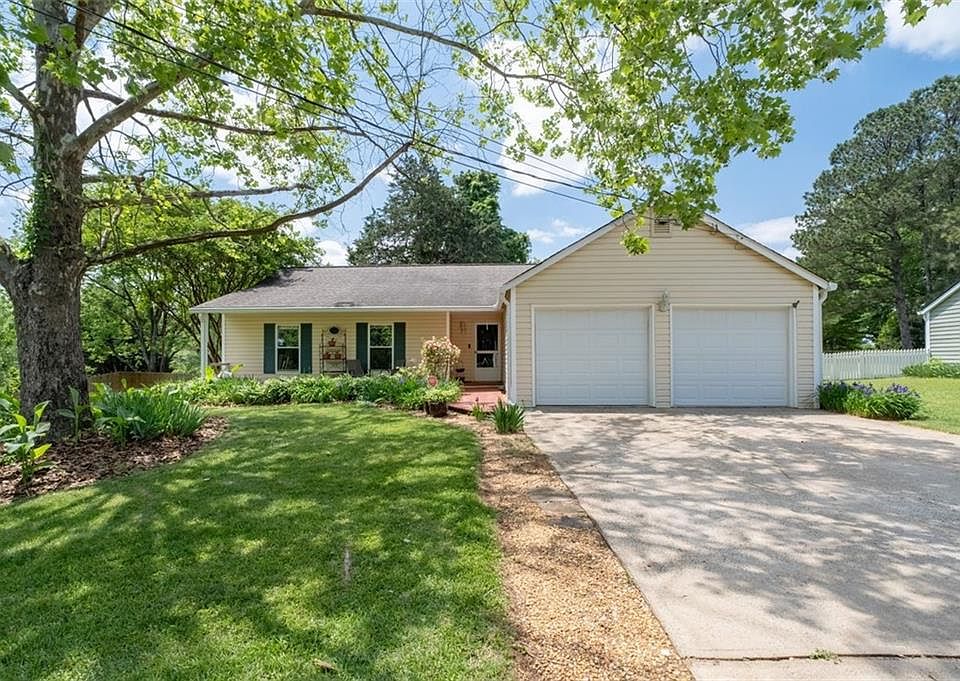 1st image of 217 Colemans Bluff Dr