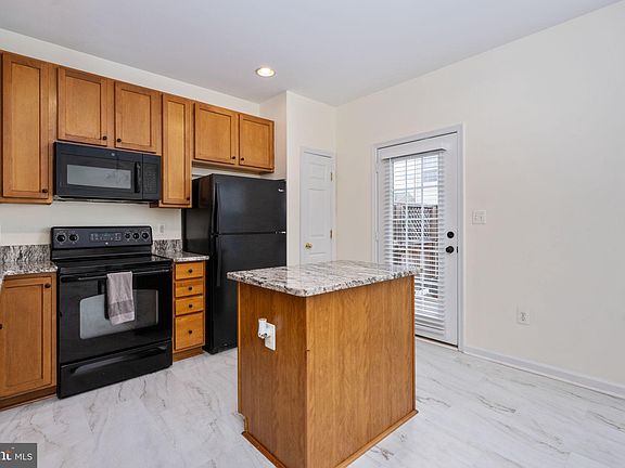 4th image of 1311 Wilcox Ave