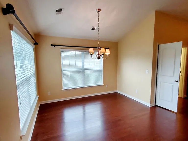 504 Cedar Lakes Dr — Photo 9