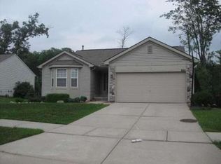 860 Andover Woods Dr, Fenton, MI 48430