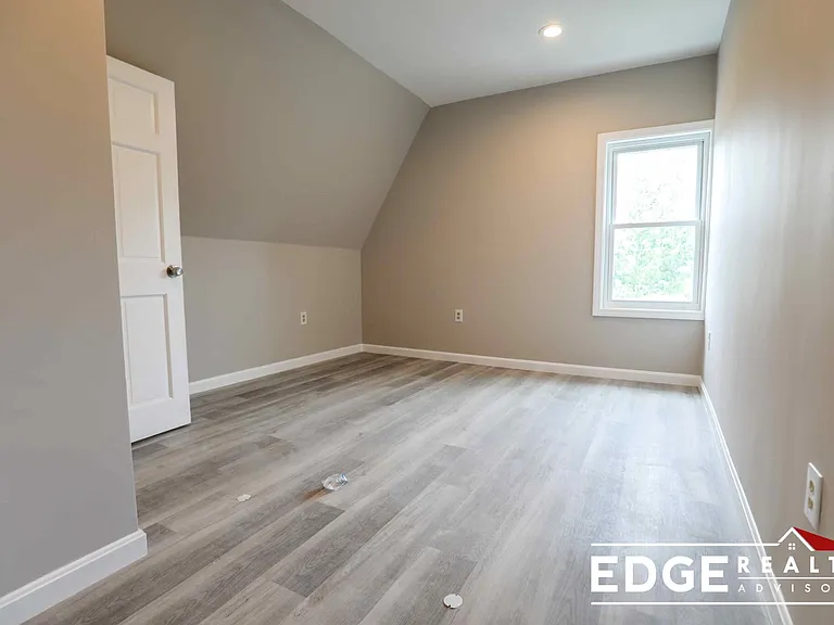 66 Quint Ave #2 — Photo 8