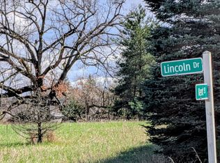 1097 Lincoln Dr, Lake Isabella, MI 48893