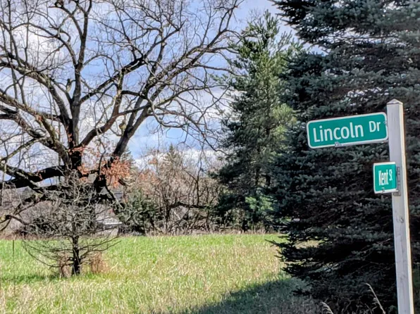 1097 Lincoln Dr, Lake Isabella, MI 48893