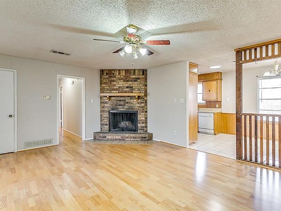 3rd image of 709 Vaughn Dr