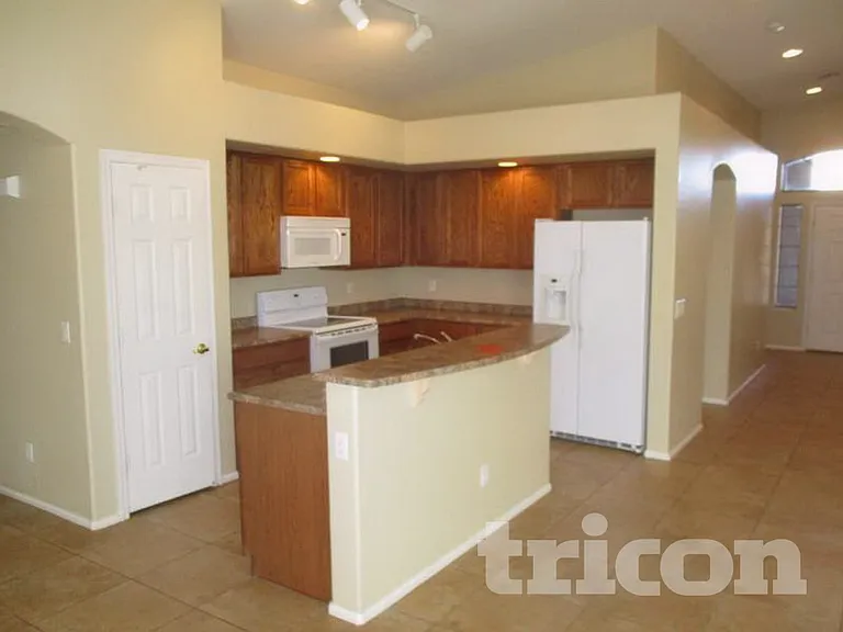 4939 W Burgess Ln — Photo 2