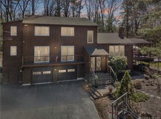 19 Red Mountain Ln, Avon, CT 06001