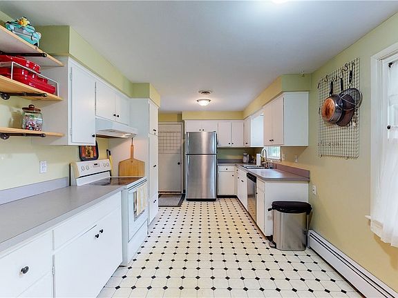 3rd image of 99 Maple Hill Dr