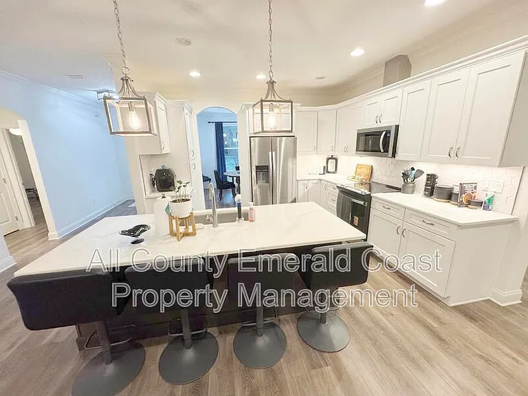 481 Kelly St — Photo 17