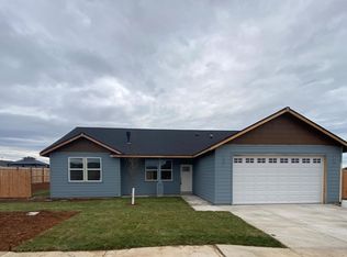 500 SE Segoviano Ct, Madras, OR 97741