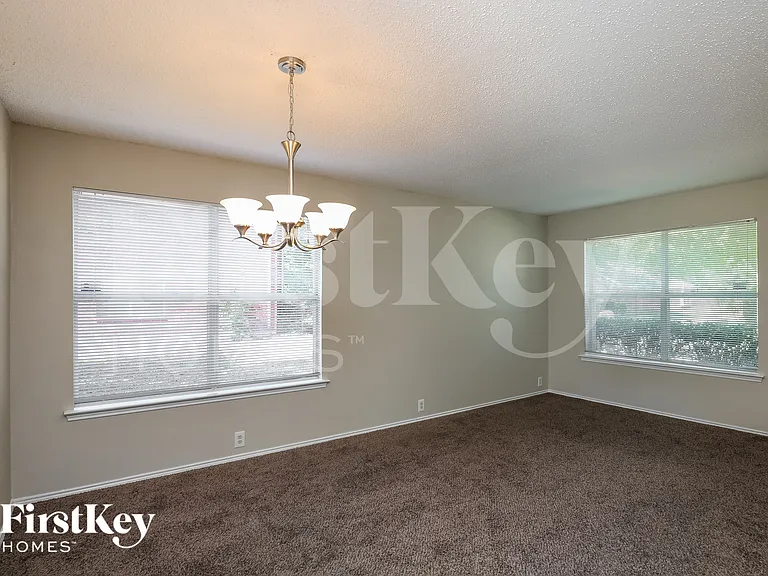 820 Monette Dr — Photo 6