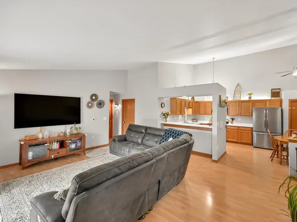 9332 W Loomis ROAD #6, Franklin, WI 53132