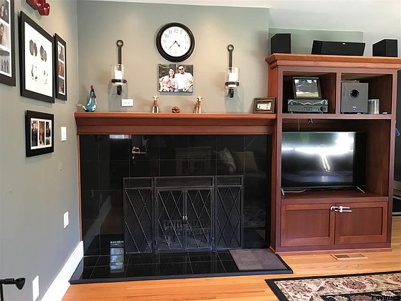 5th image of 15 Meadow Ln
