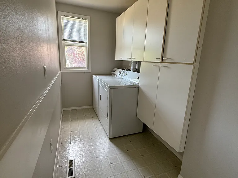 17336 Military Rd S — Photo 15