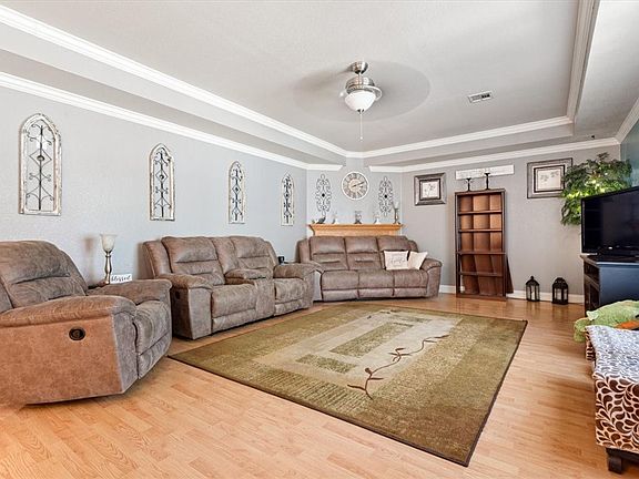 5th image of 31 Headley Dr