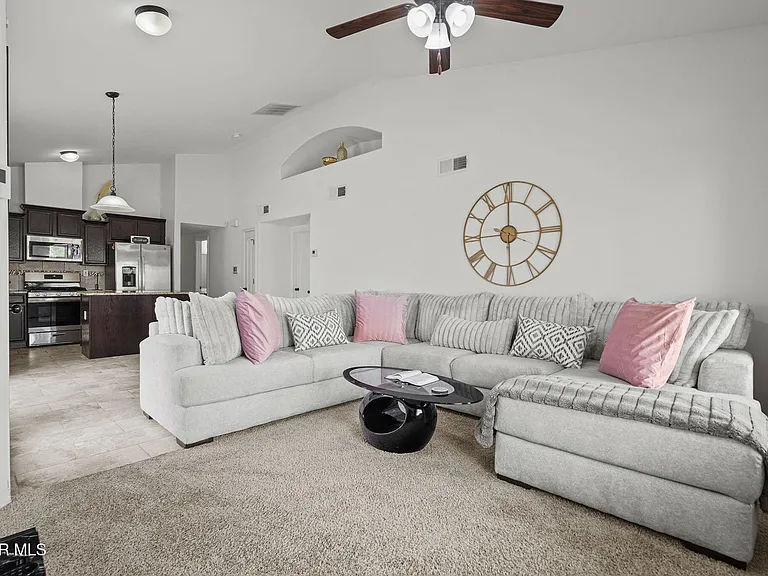 13760 Blackburn Ave — Photo 6