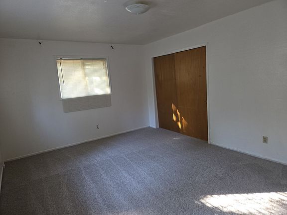 5th image of 1069 Sierra Blvd #B