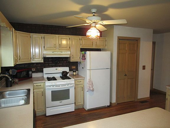 3rd image of 983 Hyacynth Ln