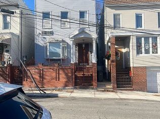 5262 68th St, Maspeth, NY 11378