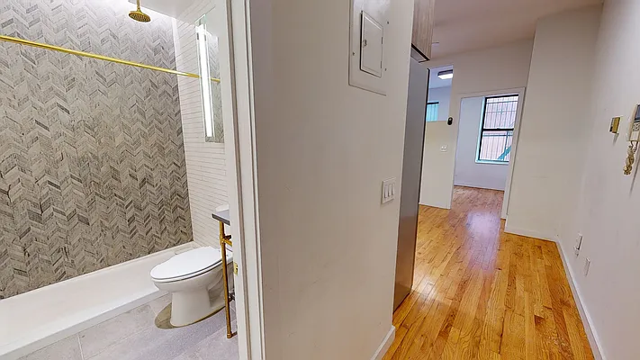 Rented by Urbane Brokerage | media 10