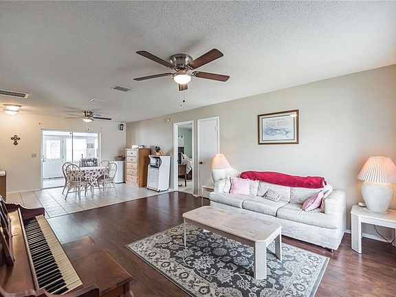 5th image of 153 Alderwood Dr