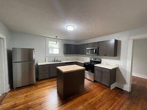 4th image of 2122 Lawson Ave