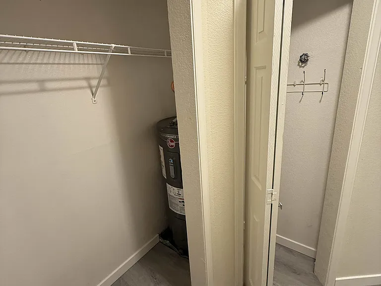 4054 NE 55th St #101 — Photo 11