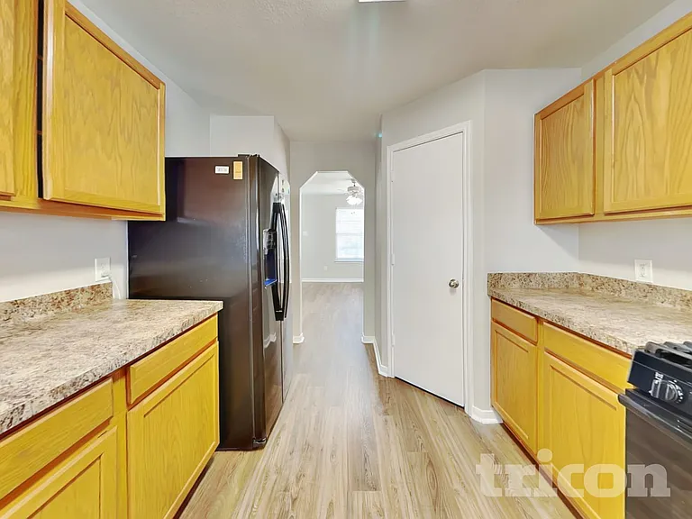 8927 Summer Valley Ln — Photo 5