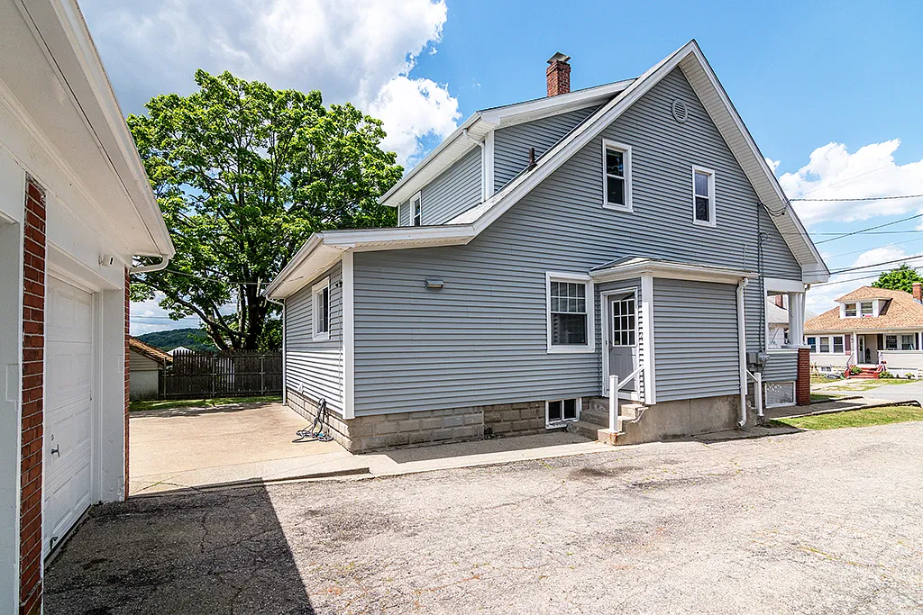255 Farmington Ave — Photo 4