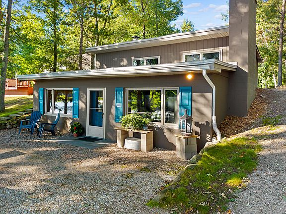 3rd image of 2824 Lakehill Dr