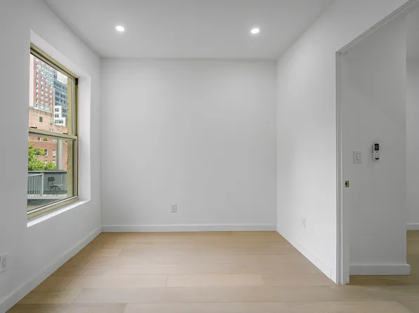 246 East 53rd Street image 5 of 9