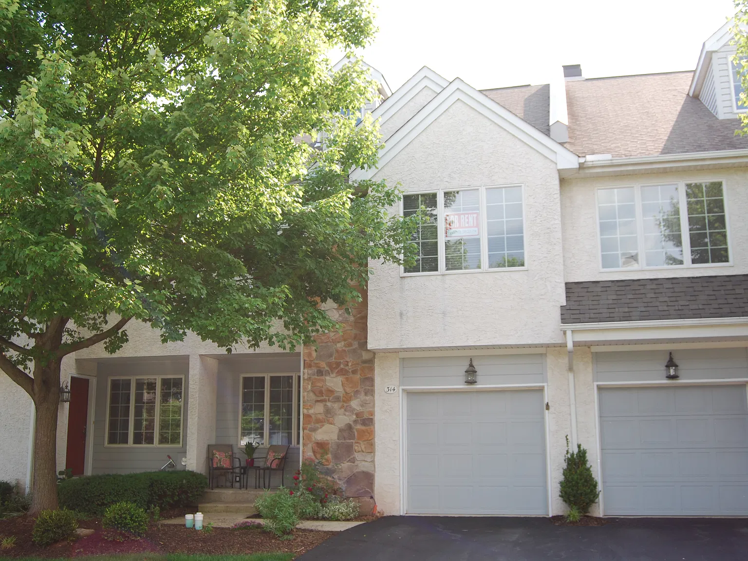 4 bed, 2.5 bath, 1842 sqft, $3,000 — Photo 2