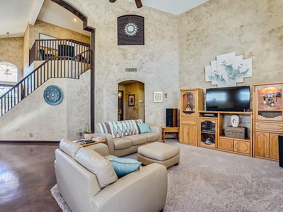 4th image of 95 E Vineyard Pl