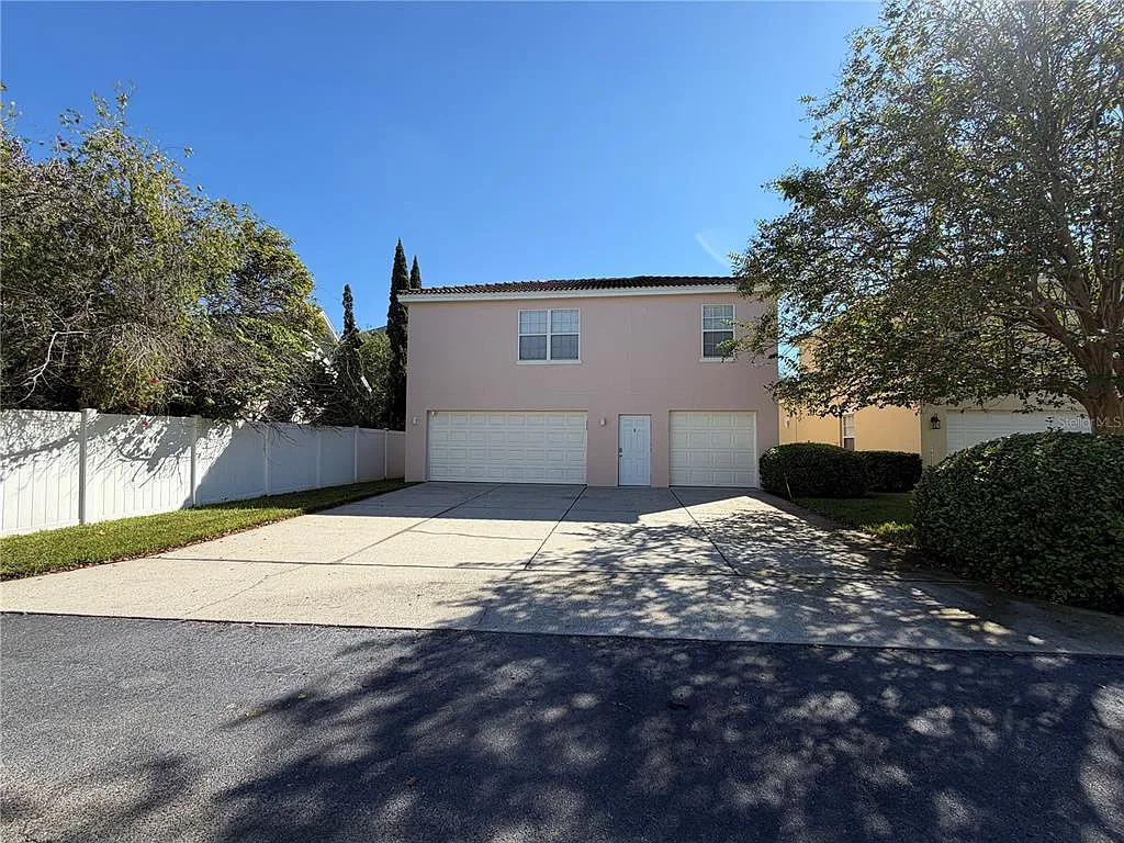 1 bed, 1.0 bath, 864 sqft, $2,200 — Photo 2
