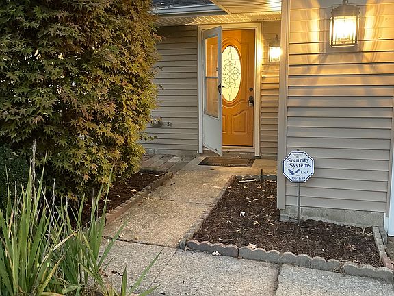 5th image of 8143 Clifton Ct