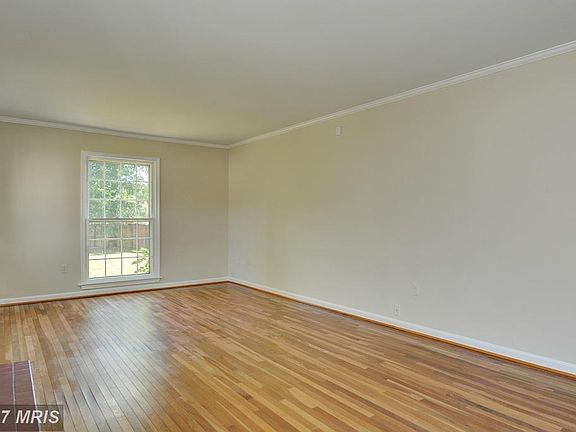 4th image of 3800 Stoneybrooke Ct