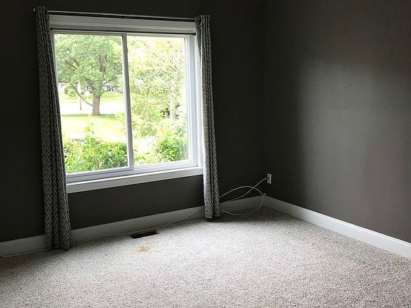 3rd image of 360 Grissom Ct #360
