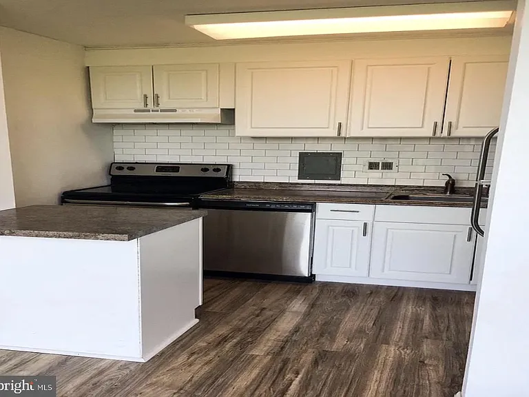 401 Cooper Landing Rd #611 — Photo 2