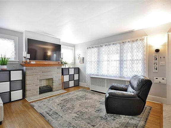 5th image of 141 Lakewood Ave