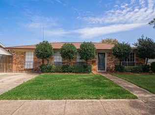 1857 Green Oak Dr, Gretna, LA 70056