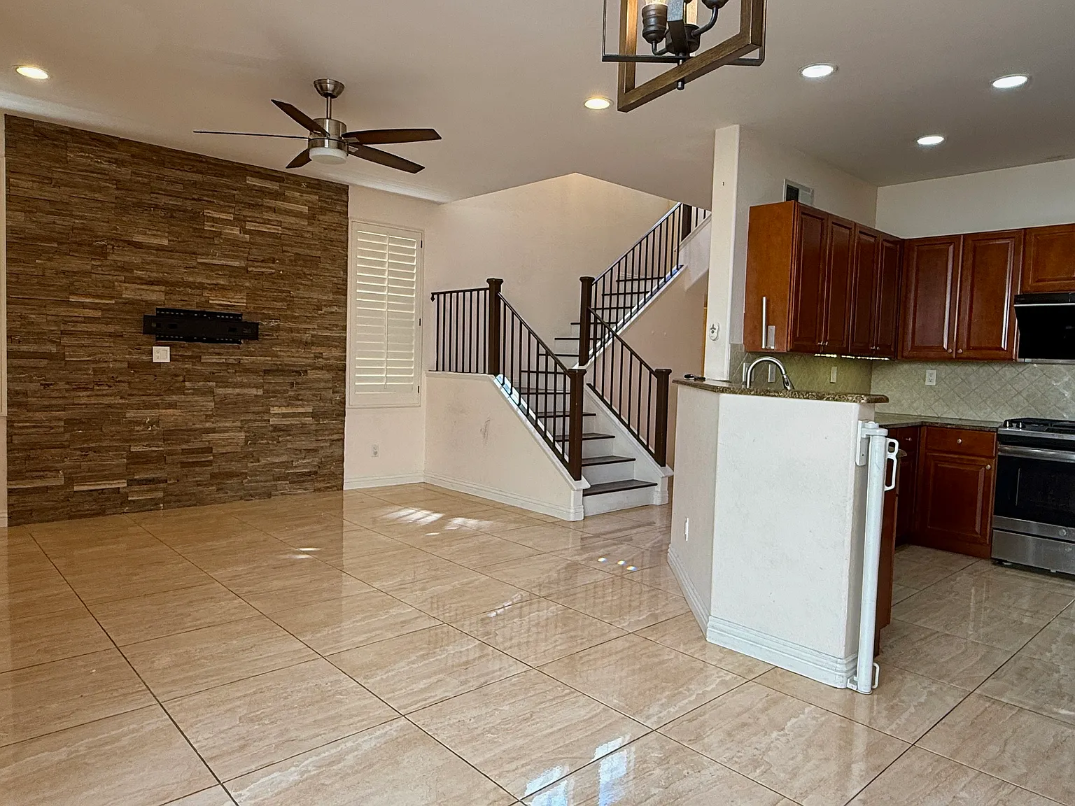 3 bed, 1409 sqft, $5,250 — Photo 1