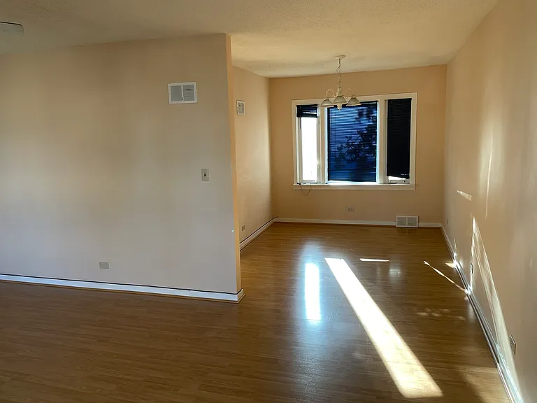 1302 Elliott St — Photo 3
