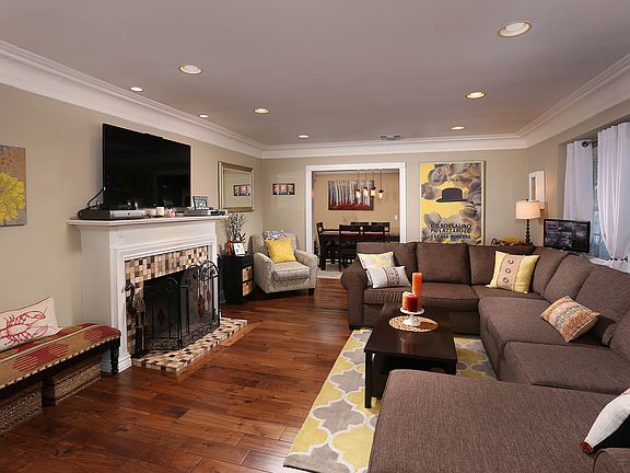 5th image of 9772 Sunland Blvd.