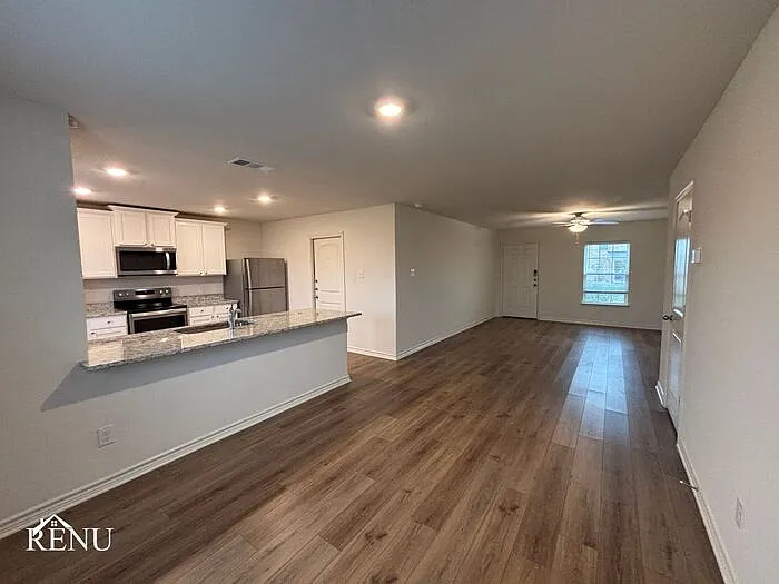 132 Stratton Ln — Photo 6