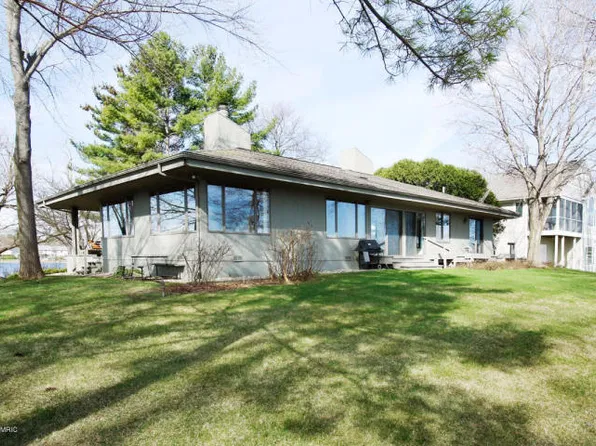 11975 Lee Mar Dr, Vicksburg, MI 49097