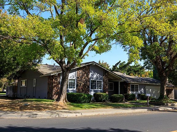 3rd image of 3404 Dragoo Park Dr
